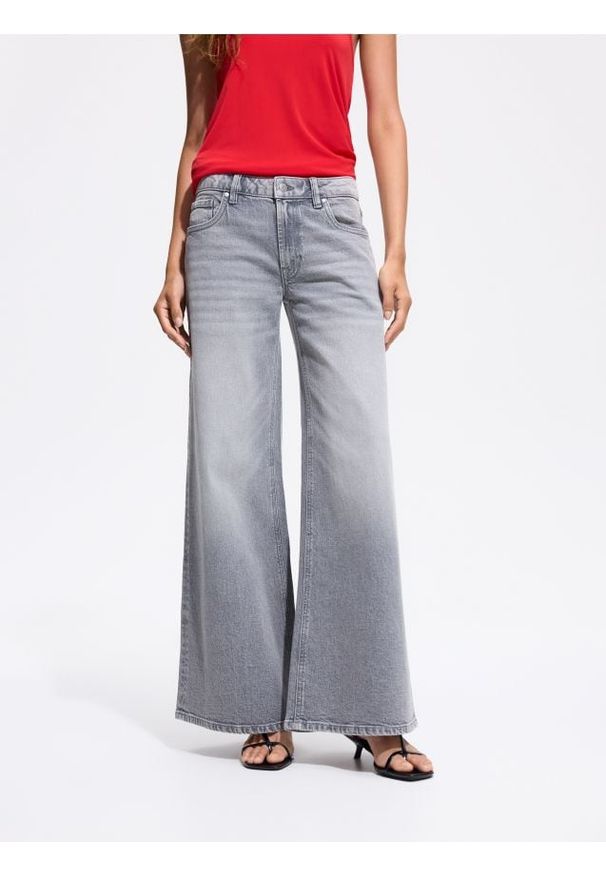 Reserved - Jeansy wide leg - jasnoszary. Kolor: szary