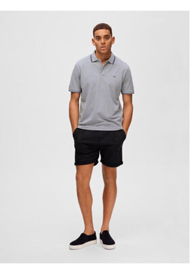 Selected Homme Polo 16087840 Szary Regular Fit. Typ kołnierza: polo. Kolor: szary. Materiał: bawełna