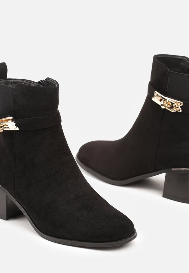 Born2be - Czarne Botki na Obcasie z Metalową Klamrą Laurinna. Okazja: na co dzień. Zapięcie: klamry. Kolor: czarny. Materiał: jeans. Obcas: na obcasie. Styl: elegancki, casual. Wysokość obcasa: średni