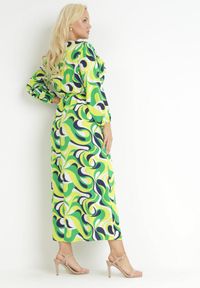 Born2be - Zielona Rozkloszowana Sukienka Maxi w Fantazyjny Print Blanis. Kolor: zielony. Materiał: materiał. Wzór: nadruk. Typ sukienki: kopertowe. Długość: maxi #2