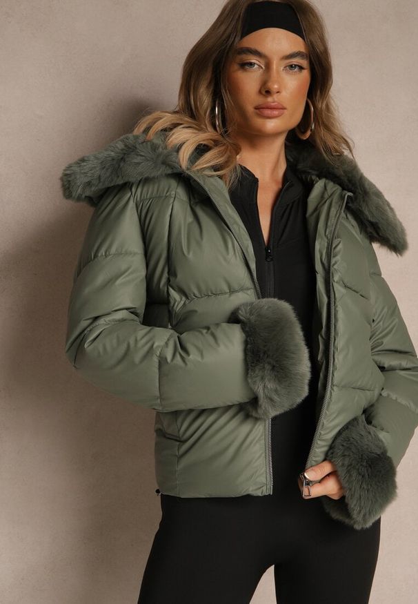 Renee - Zielona Kurtka z Pikowanymi Przeszyciami i Szerokim Kołnierzem z Futrem Galaressa. Okazja: na co dzień. Kolor: zielony. Materiał: futro. Długość: krótkie. Styl: casual