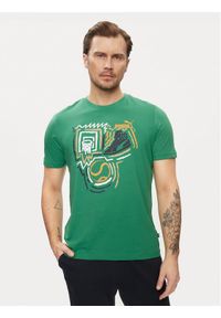 Puma T-Shirt Graphics Year of Sports 680176 Zielony Regular Fit. Kolor: zielony. Materiał: bawełna