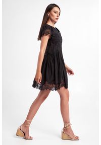 Twinset Milano - Sukienka TWINSET. Materiał: bawełna, koronka. Długość rękawa: krótki rękaw. Wzór: kwiaty, aplikacja, koronka. Długość: mini
