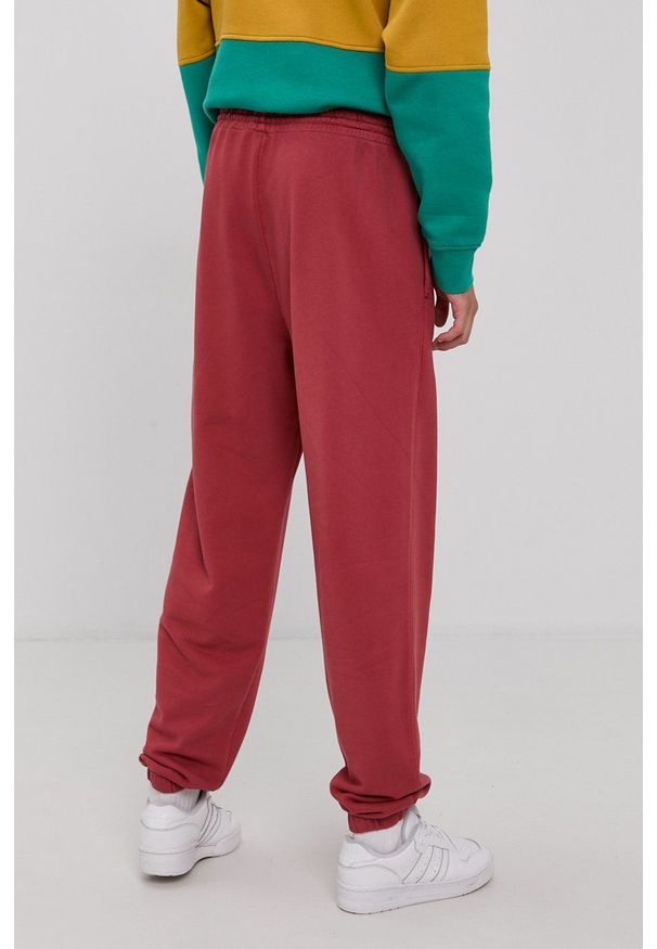 Levi's® - Levi's - Spodnie. Okazja: na co dzień, na spotkanie biznesowe. Kolor: czerwony. Materiał: dzianina. Styl: biznesowy, casual