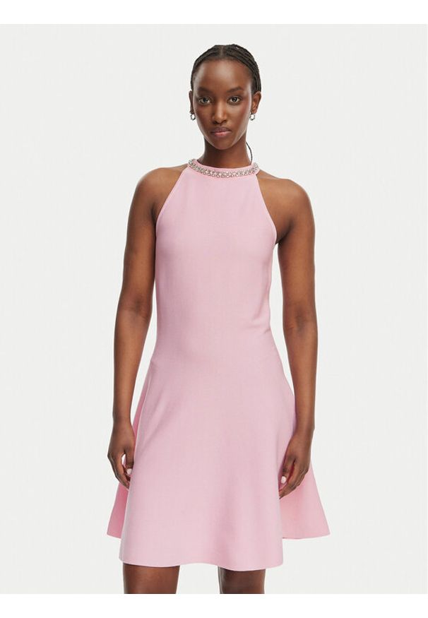 Morgan Sukienka codzienna 261-RMDIANE Różowy Regular Fit. Okazja: na co dzień. Kolor: różowy. Materiał: syntetyk. Typ sukienki: proste. Styl: casual