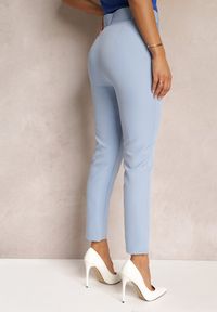 Renee - Niebieskie Dopasowane Spodnie Garniturowe High Waist z Paskiem w Talii Ozdobionym Klamrą Binah. Stan: podwyższony. Kolor: niebieski. Długość: długie. Wzór: aplikacja