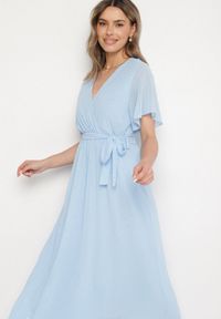 Born2be - Niebieska Brokatowa Sukienka Koktajlowa Ozdobiona Paskiem Ziliane. Okazja: na imprezę. Kolor: niebieski. Wzór: aplikacja. Styl: wizytowy #4