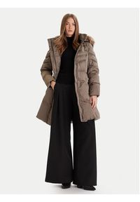 Guess Płaszcz zimowy W5BL30 W2802 Beżowy Regular Fit. Kolor: beżowy. Materiał: syntetyk. Sezon: zima #3