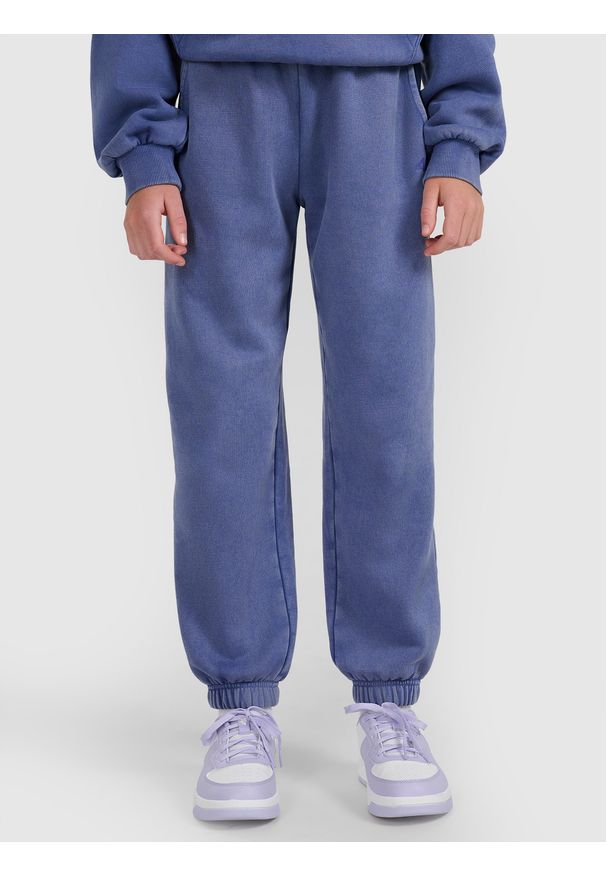 4f - 4F Spodnie dresowe joggery dziewczęce - niebieskie 134 (8-9 lat). Okazja: na co dzień. Kolor: niebieski. Materiał: dresówka. Sezon: lato. Styl: casual