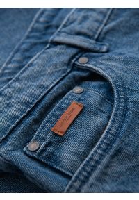 Ombre Clothing - Jeansowe spodnie męskie CARROT FIT z przetarciami – niebieskie V2 - Rozmiar: XL. Okazja: na co dzień. Kolor: niebieski. Materiał: jeans. Wzór: aplikacja. Styl: klasyczny, casual #6