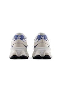 Buty unisex New Balance U90601KA – beżowe. Kolor: beżowy. Materiał: materiał, zamsz, syntetyk, guma, skóra. Szerokość cholewki: normalna. Sport: turystyka piesza #3