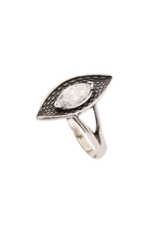 Polcarat Design - Srebrny pierścionek zdobiony cyrkonią PK 1655. Materiał: srebrne. Kolor: srebrny. Wzór: aplikacja. Kamień szlachetny: cyrkonia
