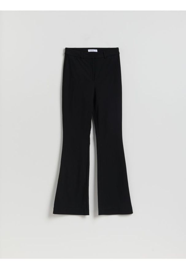 Reserved - Spodnie flare z wiskozą - czarny. Kolor: czarny. Materiał: wiskoza