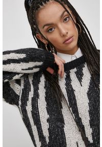 Vero Moda Sweter damski kolor czarny ciepły. Kolor: czarny. Materiał: dzianina, poliester. Długość rękawa: długi rękaw. Długość: długie
