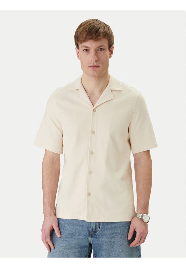 Guess Koszula M6GP10 K3079 Écru Regular Fit. Materiał: bawełna