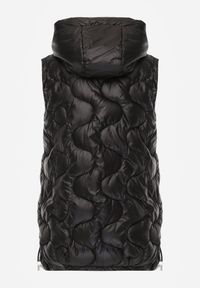 Renee - Czarna Kamizelka z Odpinanym Kapturem Ozdobnie Pikowana Silzeki. Okazja: na co dzień. Kolor: czarny. Materiał: jeans, materiał. Sezon: wiosna, jesień. Styl: elegancki, casual, klasyczny, sportowy #4