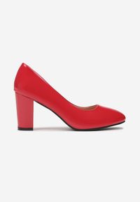 Renee - Czerwone Czółenka Agathene. Nosek buta: okrągły. Kolor: czerwony. Materiał: lakier. Obcas: na obcasie. Styl: klasyczny, elegancki, wizytowy. Wysokość obcasa: średni #4