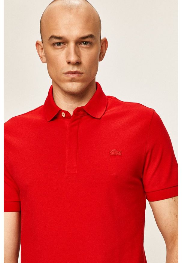 Lacoste - Polo. Okazja: na co dzień. Typ kołnierza: polo. Kolor: czerwony. Materiał: dzianina. Długość: krótkie. Styl: casual