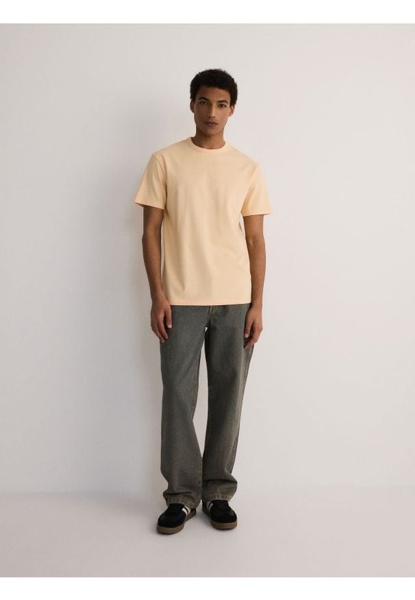 Reserved - T-shirt comfort fit - brzoskwiniowy. Kolor: pomarańczowy. Materiał: bawełna