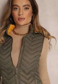 Renee - Ciemnozielona Kamizelka Phoebele. Okazja: na co dzień, na spacer. Kolor: zielony. Sezon: jesień, wiosna. Styl: casual #5