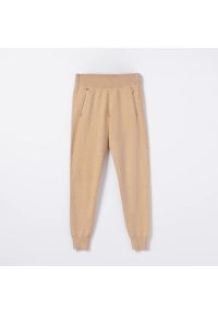 Mohito - Spodnie dresowe Eco Aware - Beżowy. Kolor: beżowy. Materiał: dresówka #1