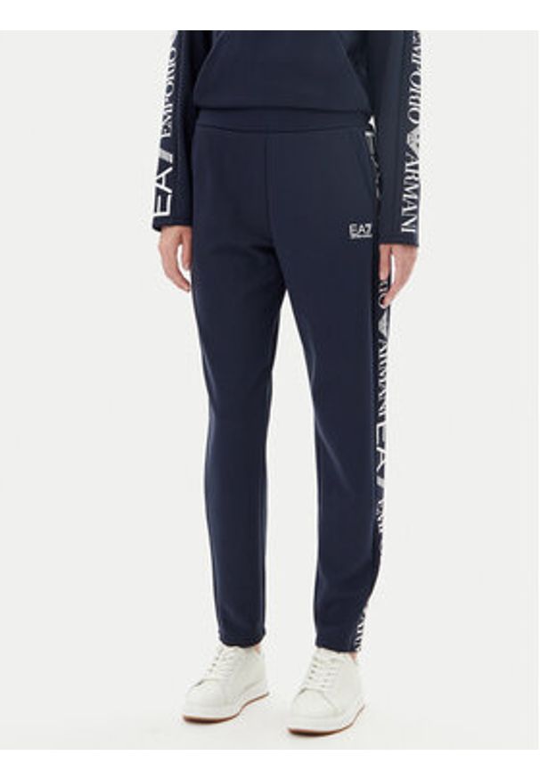 EA7 Emporio Armani Dres 7W000116 AF10443 UB102 Granatowy Regular Fit. Kolor: niebieski. Materiał: syntetyk