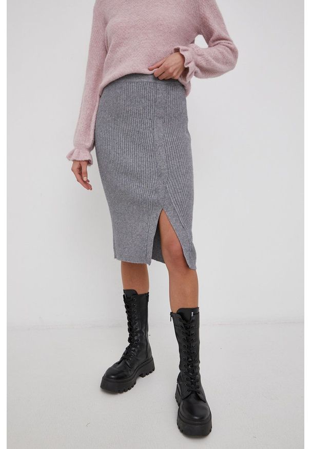 Vila Spódnica kolor szary midi prosta. Okazja: na co dzień. Kolor: szary. Materiał: dzianina. Styl: casual