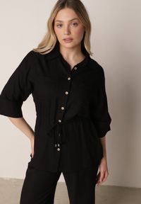 Born2be - Czarna Koszula z Bawełną i Lnem Ozdobiona Wycięciami i Ściągana w Pasie Harwinds. Okazja: do pracy, na co dzień. Kolor: czarny. Materiał: bawełna, len. Wzór: aplikacja. Styl: klasyczny, casual #1