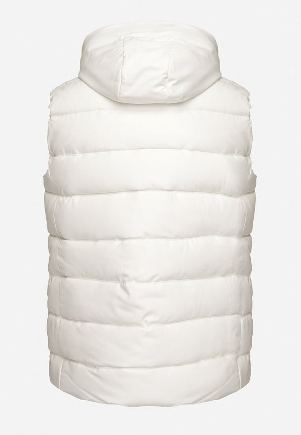 Born2be - Biała Pikowana Kamizelka z Kapturem z Możliwością Odpięcia Corintina. Okazja: na co dzień, na spotkanie biznesowe. Typ kołnierza: kaptur. Kolor: biały. Materiał: jeans. Styl: biznesowy, elegancki, casual, klasyczny, sportowy