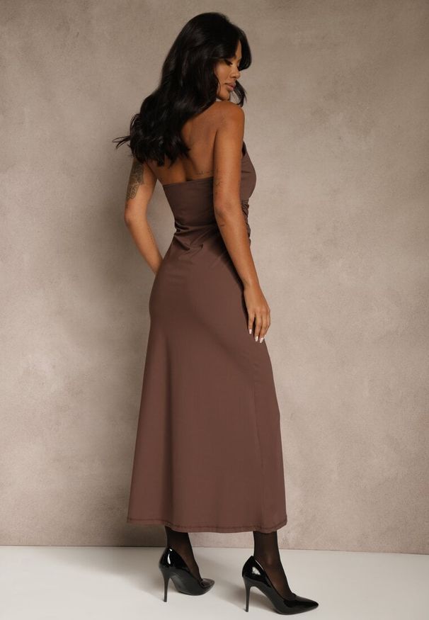 Renee - Brązowa Wieczorowa Sukienka Halter z Odkrytymi Plecami Sewsara. Typ kołnierza: dekolt halter. Kolor: brązowy. Styl: wizytowy