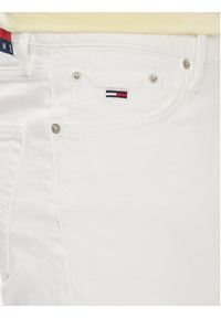 Tommy Jeans Szorty jeansowe DM0DM18790 Biały Relaxed Fit. Kolor: biały. Materiał: bawełna #4