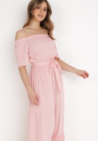 Born2be - Jasnoróżowa Sukienka z Wiskozy Telephanassa. Typ kołnierza: dekolt hiszpanka. Kolor: różowy. Materiał: wiskoza. Długość rękawa: krótki rękaw. Wzór: gładki. Typ sukienki: rozkloszowane. Długość: maxi #6