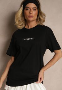 Renee - Czarna Bawełniana Koszulka T-shirt z Małym Napisem Lanivelle. Okazja: na co dzień. Kolor: czarny. Materiał: bawełna. Wzór: napisy. Styl: klasyczny, elegancki, casual #5