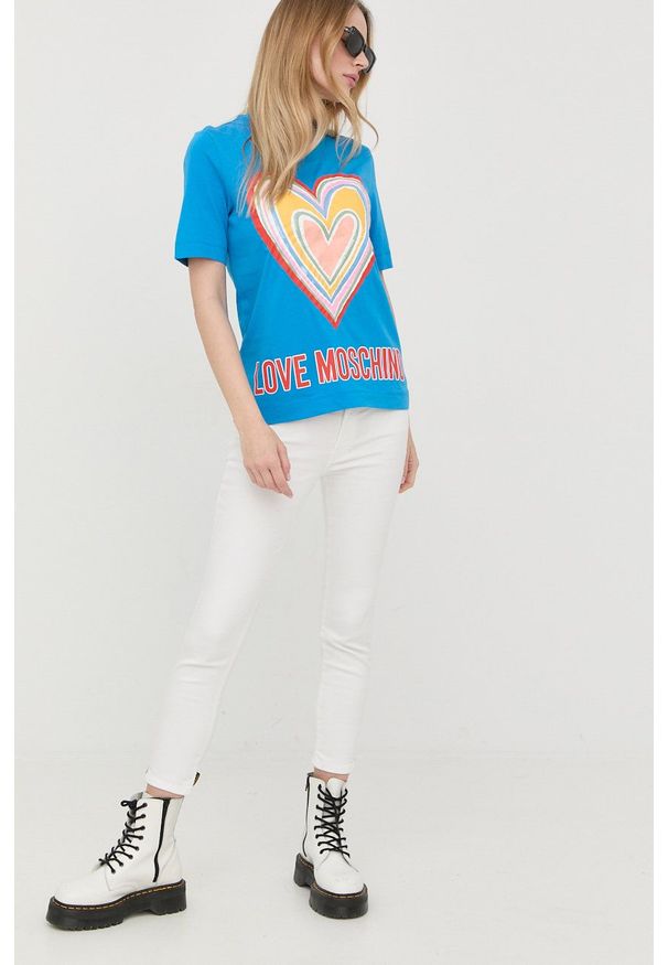 Love Moschino t-shirt bawełniany. Okazja: na co dzień. Kolor: niebieski. Materiał: bawełna. Długość rękawa: krótki rękaw. Długość: krótkie. Styl: casual