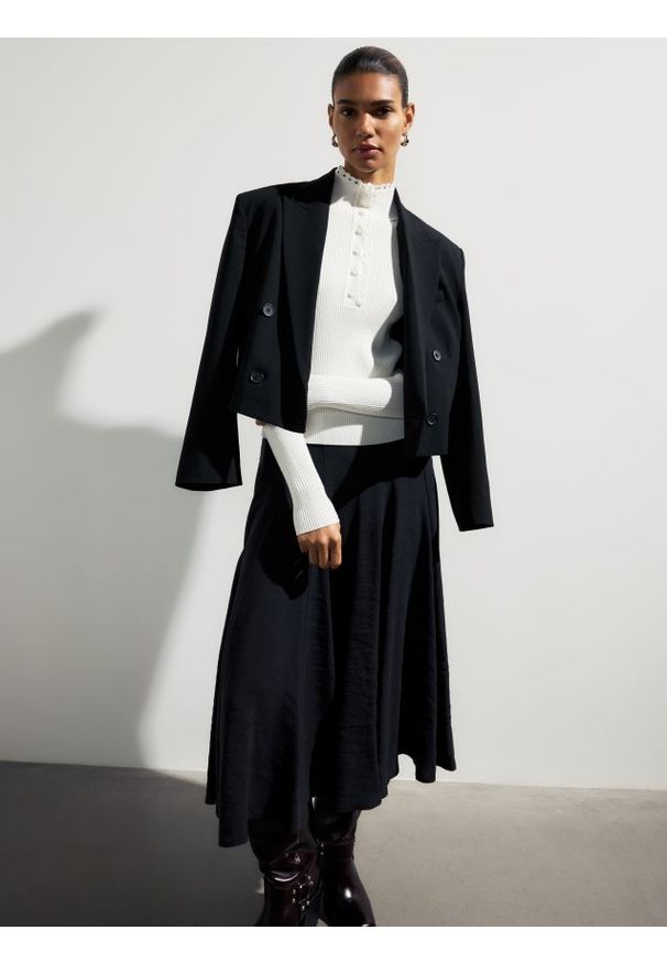 Reserved - Bluzka ze stójką - kremowy. Typ kołnierza: kołnierzyk stójkowy. Kolor: kremowy. Materiał: dzianina, wiskoza