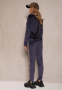Renee - Granatowy Welurowy Komplet Dresowy Bluza i Joggery z Wzorem w Panterkę Xorienta. Kolor: niebieski. Materiał: dresówka, welur. Wzór: motyw zwierzęcy #5