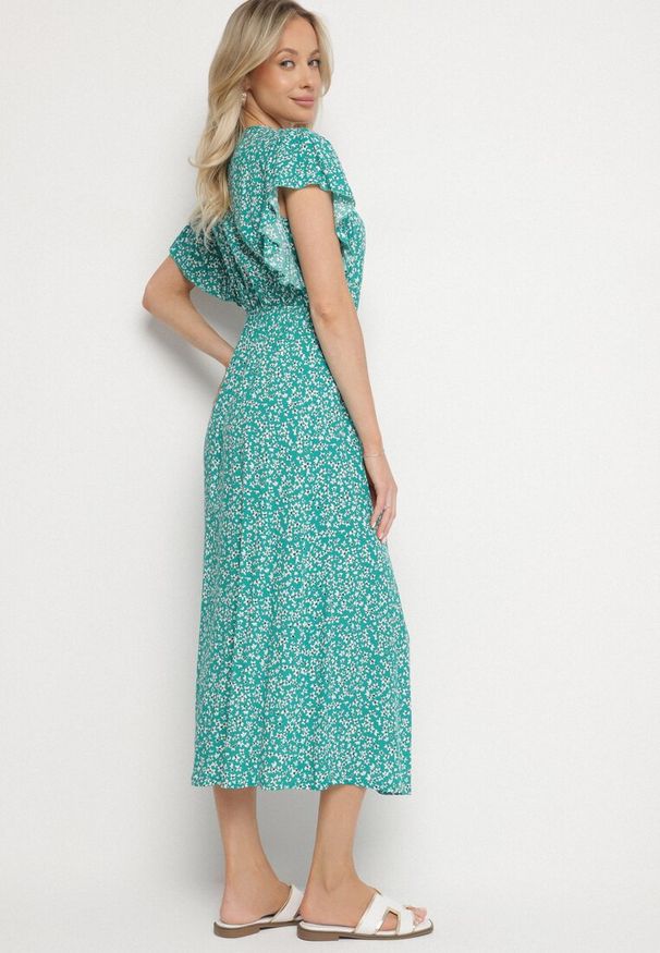 Born2be - Zielona Bawełniana Sukienka z Gumką w Talii w Drobne Kwiatki Nulinea. Okazja: na co dzień. Typ kołnierza: dekolt w serek. Kolor: zielony. Materiał: bawełna. Wzór: kwiaty. Typ sukienki: rozkloszowane. Styl: elegancki, klasyczny, casual