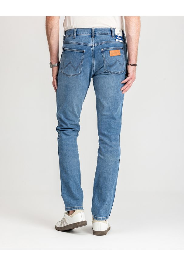 Wrangler - WRANGLER MESKIE SPODNIE JEANSOWE WRANGLER LARSTON COOL TWIST W18SYLZ70 112330749. Okazja: na co dzień. Stan: obniżony. Styl: klasyczny, casual
