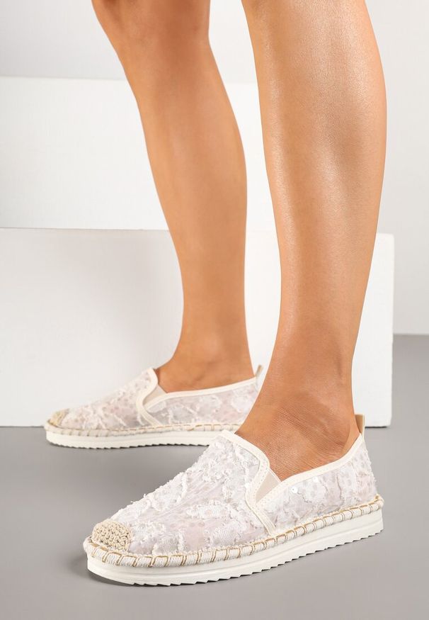 Renee - Beżowe Siateczkowe Espadryle z Cekinowym Zdobieniem Vivianoria. Okazja: na co dzień, na spotkanie biznesowe. Kolor: beżowy. Materiał: jeans. Wzór: aplikacja. Sezon: lato. Styl: biznesowy, casual