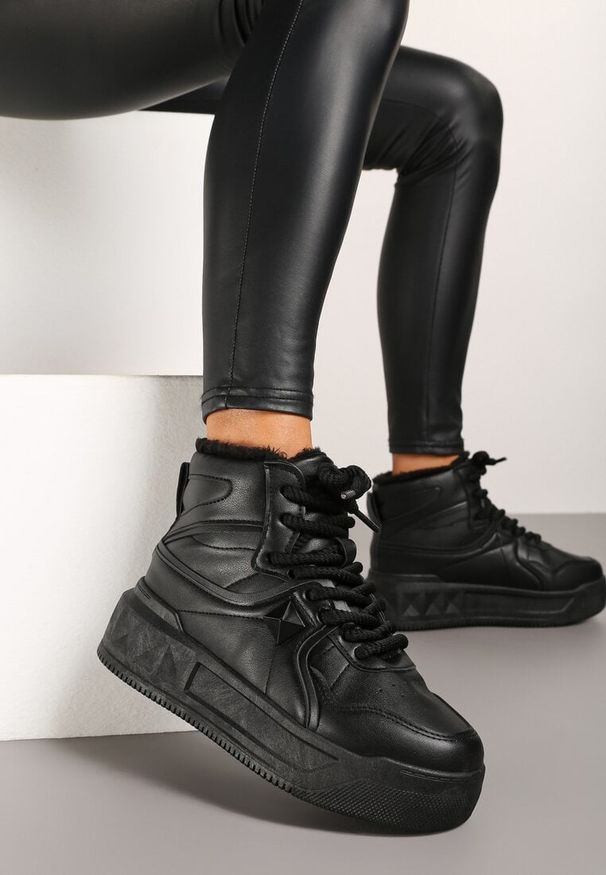 Renee - Czarne Sneakersy z Wysoką Cholewką Ocieplane Futrem Emiretia. Okazja: na co dzień. Wysokość cholewki: przed kolano. Zapięcie: sznurówki. Kolor: czarny. Materiał: futro. Szerokość cholewki: normalna. Obcas: na obcasie. Wysokość obcasa: niski