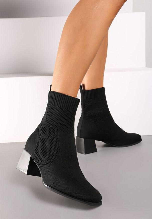 Renee - Czarne Botki na Słupku z Elastyczną Cholewką Nevliese. Okazja: na co dzień. Kolor: czarny. Materiał: jeans. Szerokość cholewki: normalna. Sezon: zima, jesień. Obcas: na słupku. Styl: casual, elegancki