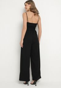 Born2be - Czarny Kombinezon Ozdobiony Paskiem z Szerokimi Nogawkami Deolise. Kolor: czarny. Długość rękawa: na ramiączkach. Wzór: aplikacja. Styl: elegancki #3