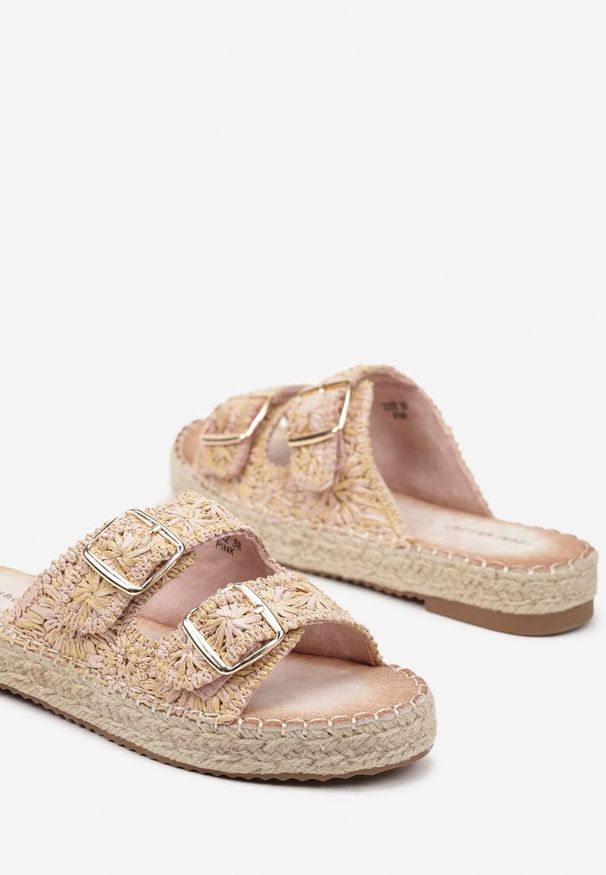 Born2be - Różowo-Beżowe Klapki z Plecionką ze Sznurka Szydełkowymi Paskami i Klamrami Pilanne. Okazja: na co dzień. Kolor: różowy. Materiał: len. Wzór: paski. Sezon: lato. Obcas: na płaskiej podeszwie. Styl: casual, elegancki