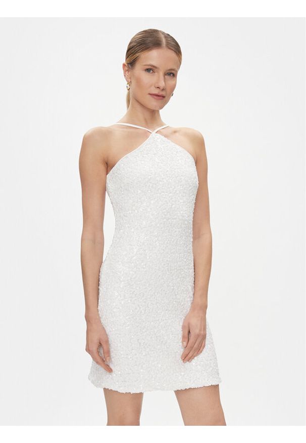 YAS Sukienka koktajlowa Ariella 26032153 Biały Regular Fit. Kolor: biały. Materiał: syntetyk. Styl: wizytowy