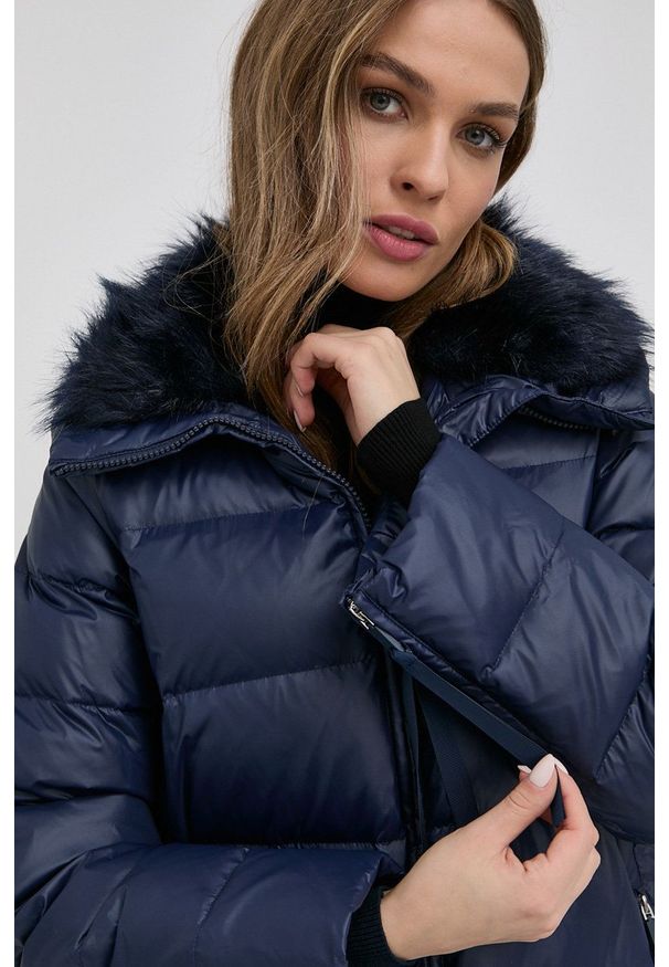 MAX&Co. Kurtka puchowa damska kolor granatowy zimowa. Okazja: na co dzień. Kolor: niebieski. Materiał: puch. Sezon: zima. Styl: casual