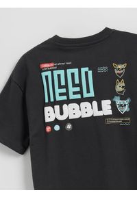 Reserved - Bawełniany t-shirt z nadrukiem - ciemnoszary. Kolor: szary. Materiał: bawełna. Wzór: nadruk
