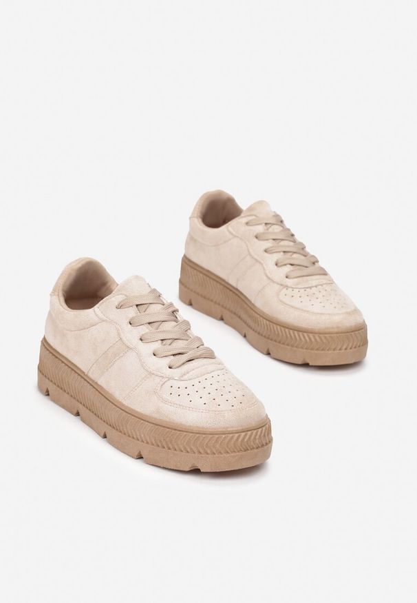 Renee - Beżowe Sneakersy z Perforacją na Żłobionej Podeszwie Riparian Rights. Nosek buta: okrągły. Zapięcie: sznurówki. Kolor: beżowy. Szerokość cholewki: normalna. Wzór: jednolity. Sezon: jesień, wiosna