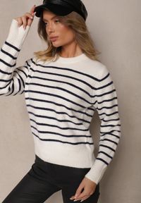 Renee - Biały Casualowy Sweter w Paski o Prostym Kroju Riavelleth. Okazja: na co dzień. Kolor: biały. Materiał: jeans. Długość rękawa: długi rękaw. Długość: długie. Wzór: paski. Styl: casual