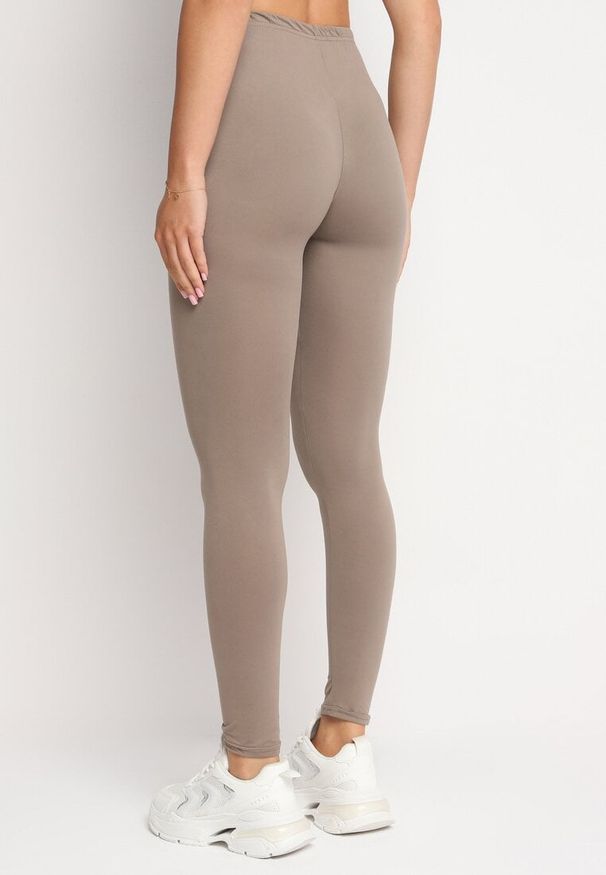 Born2be - Ciemnobeżowe Legginsy z Gumką w Pasie z Regularnym Stanem Timalanie. Kolor: beżowy. Materiał: dzianina