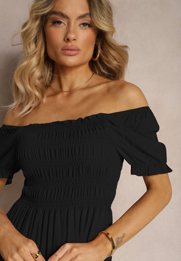 Renee - Czarna Sukienka z Bawełny Rozkloszowana z Falbankami i Marszczoną Górą Ercilla. Okazja: na co dzień. Typ kołnierza: kołnierz z falbankami. Kolor: czarny. Materiał: bawełna. Długość rękawa: krótki rękaw. Sezon: wiosna, lato. Typ sukienki: proste. Styl: casual